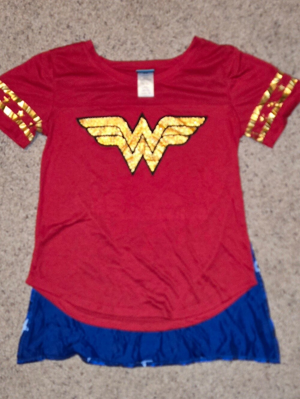 Wonder Woman Graphic Tee w/ removable cape womens Small